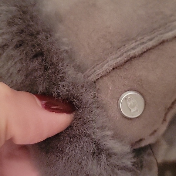 UGG Perforated shearling glove. Grey Sz: large Cold Weather Snow Boarding - Picture 11 of 13